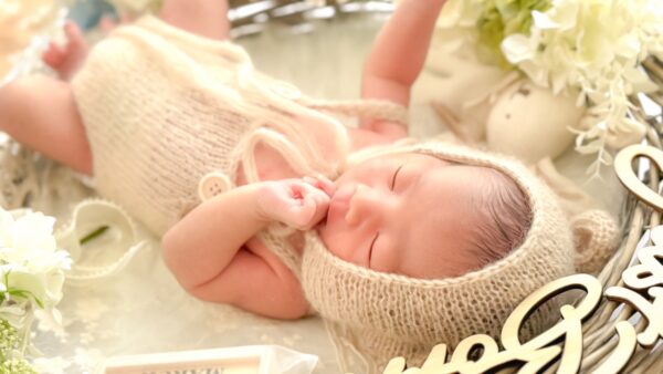 ニューボーンフォトはいつ撮る？生後何日がベストかを徹底解説｜出産前予約の最適時期も紹介